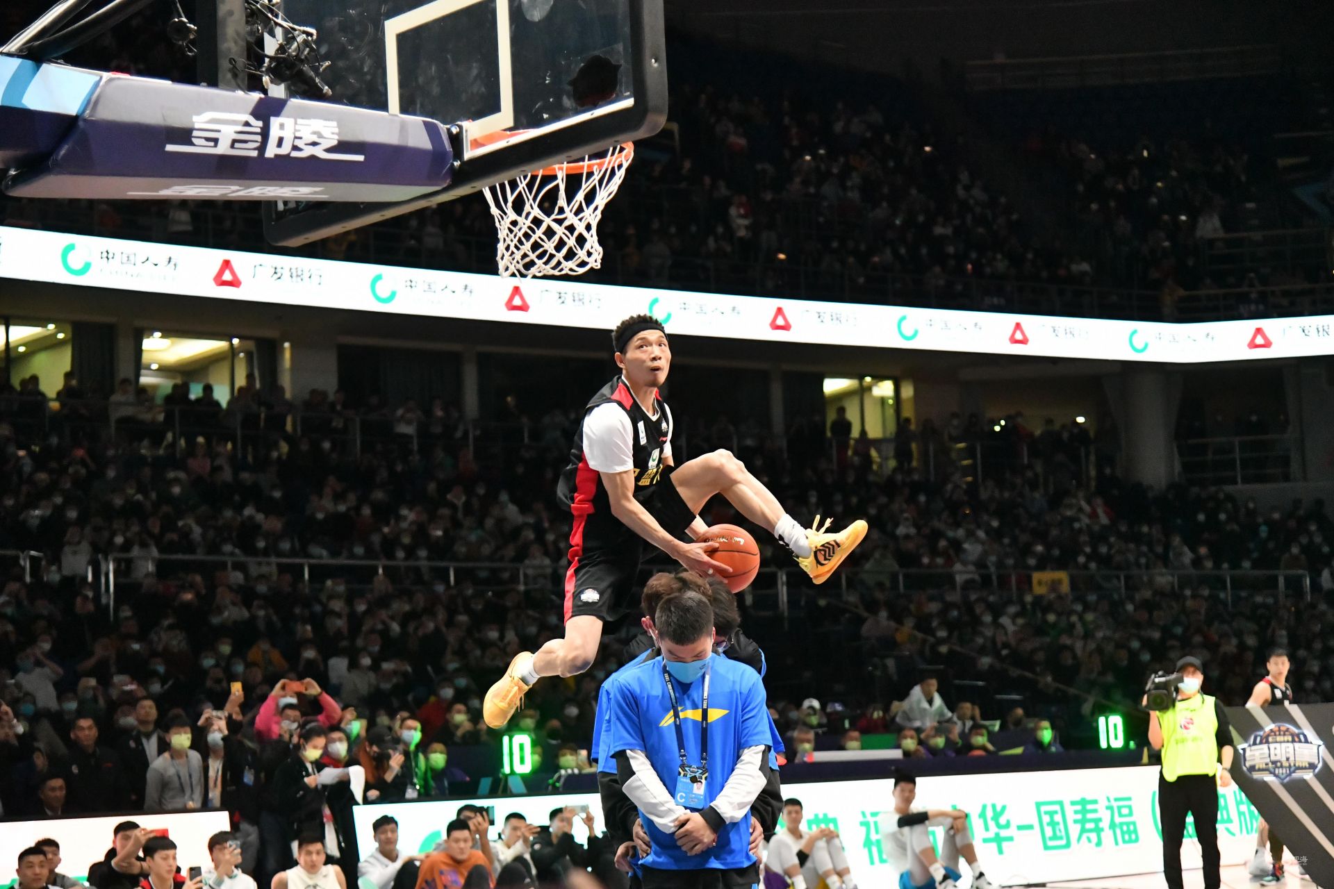 持职业态度 持职业态度