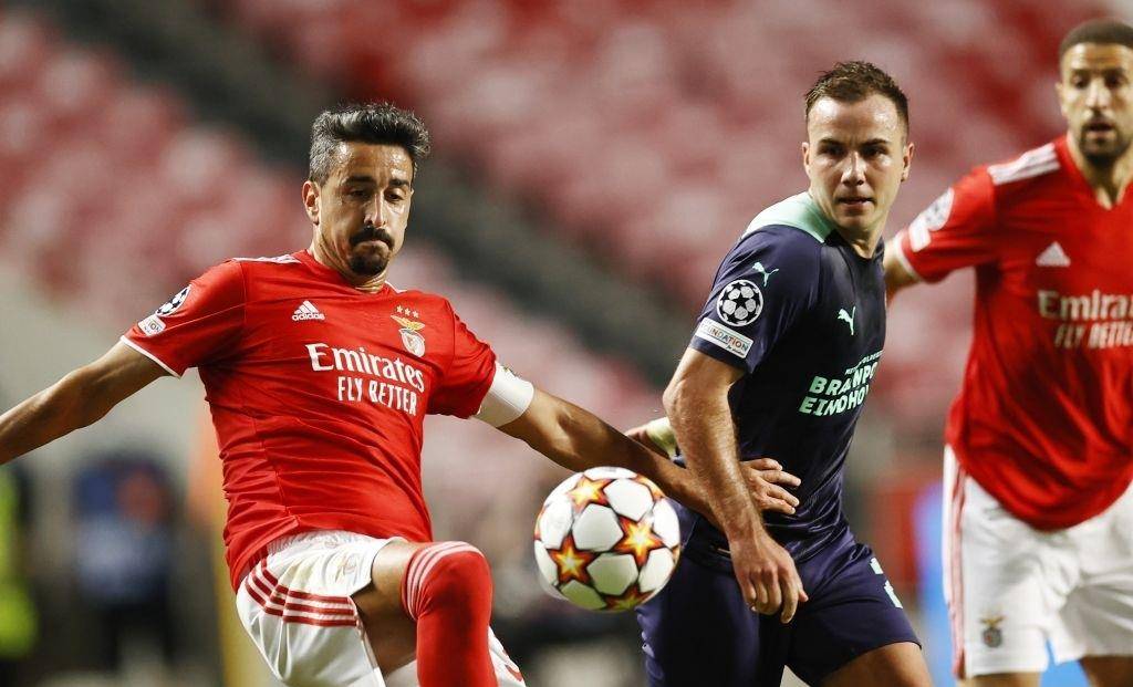 并努力从中 并努力从中