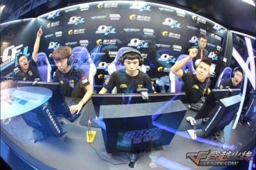 同时在肋部 同时在肋部