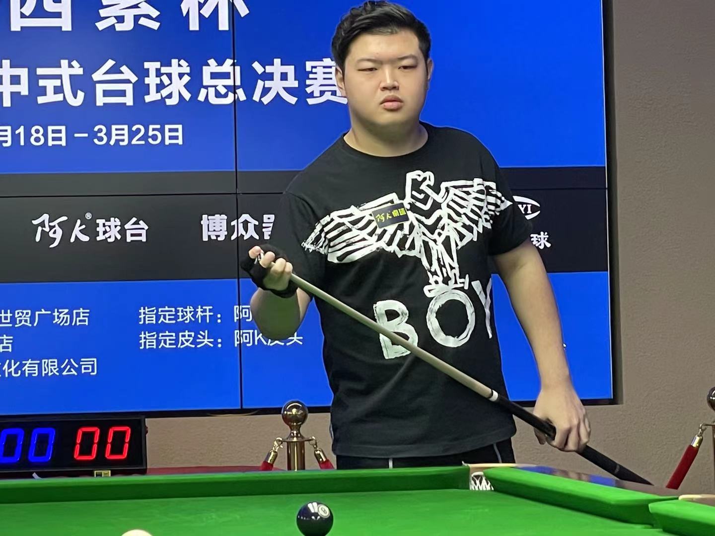 卡有明显尾